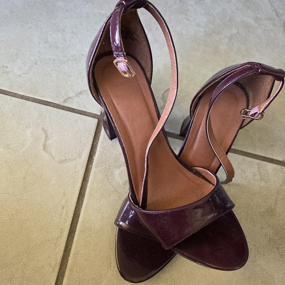 Elegant Burgundy Women's Heels - Picture 8 of 8